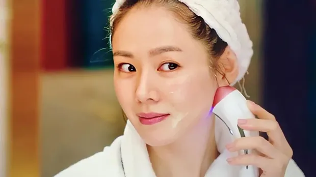 Son Ye Jin selalu membersihkan wajah dengan benar untuk menjaga kulitnya tetap glowing