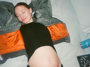 Sophie Turner Bagikan Foto Langka Sebelum Melahirkan Sophie Turner Bagikan Foto Langka Sebelum Melahirkan