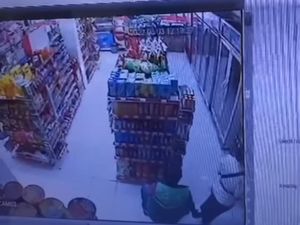 Viral, Ojol Lakukan Pelecehan Pengunjung Alfamart Berawa Badung