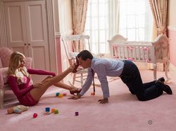 Tawa Margot Robbie Saat Rokok Elektrik Leonardo DiCaprio Nyelip di Organ Intim