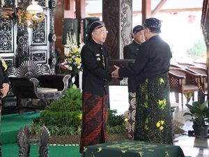 Tradisi Bedhol Pusaka Blitar, 2 Benda Sakral Diserahkan ke Wakil Bupati Tradisi Bedhol Pusaka Blitar, 2 Benda Sakral Diserahkan ke Wakil Bupati