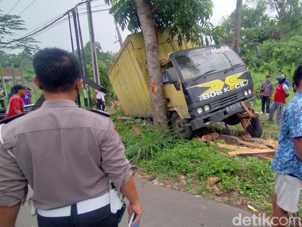 Pemotor yang Terseret Truk di Bandar Lampung Tewas