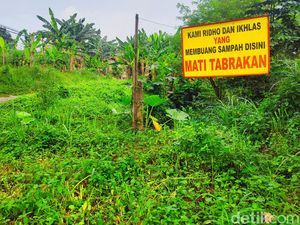Hiii... Ada Spanduk Kutukan Bagi Pembuang Sampah Sembarangan di Tangsel