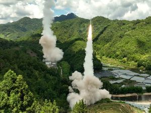 Detik-detik Peluncuran Rudal China yang Diarahkan ke Taiwan