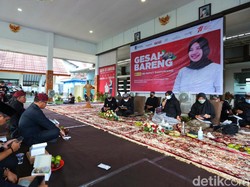 Lesehan Bareng Kades, Bupati Ipuk Gesah Bahas Solusi Masalah Warga