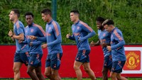 Latihan menjelang laga dilakoni para pemain MU, termasuk Ronaldo. Foto: Manchester United via Getty Imag/Ash Donelon