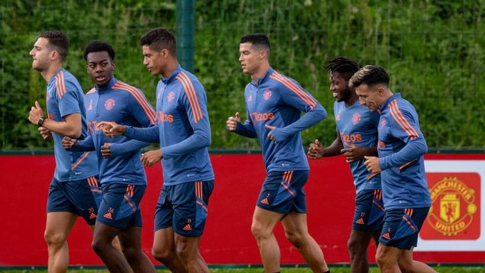 MANCHESTER, ENGLAND - AUGUST 03: (EXCLUSIVE COVERAGE)  Anthony Elanga, Bruno Fernandes, Cristiano Ronaldo of Manchester United in action during a first team training session at Carrington Training Ground on August 03, 2022 in Manchester, England. (Photo by Ash Donelon/Manchester United via Getty Images)