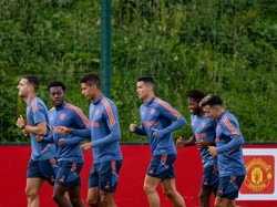 Latihan menjelang laga dilakoni para pemain MU, termasuk Ronaldo. Foto: Manchester United via Getty Imag/Ash Donelon