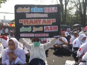 Nakes di Gedung Sate Rela Ketemu Mantan Demi Jadi ASN