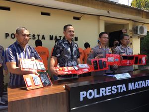 Kakak-Adik di Lombok Barat Dibekuk Polisi Usai Beli Sabu