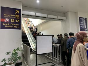 Stasiun Manggarai Masih Bergelut dengan Eskalator Rusak dan Atap Bocor Stasiun Manggarai Masih Bergelut dengan Eskalator Rusak dan Atap Bocor