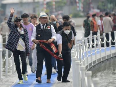 Momen Ridwan Kamil dan Bonge Fashion Show di Situ Rawa Kalong