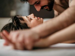 6 Trik Foreplay Sebelum Bercinta, Bikin Suasana Ranjang Makin Intim 6 Trik Foreplay Sebelum Bercinta, Bikin Suasana Ranjang Makin Intim