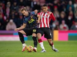 Musim lalu, Kane dan Son bergantian membobol gawang Soton. Kane mencetak gol bulan Desember 2021 saat berimbang 1-1 lawan the Saints. Foto: Visionhaus/Getty Images/Visionhaus