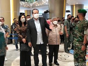 CT Ajak Jalan-jalan Gubernur Khofifah CT Ajak Jalan-jalan Gubernur Khofifah