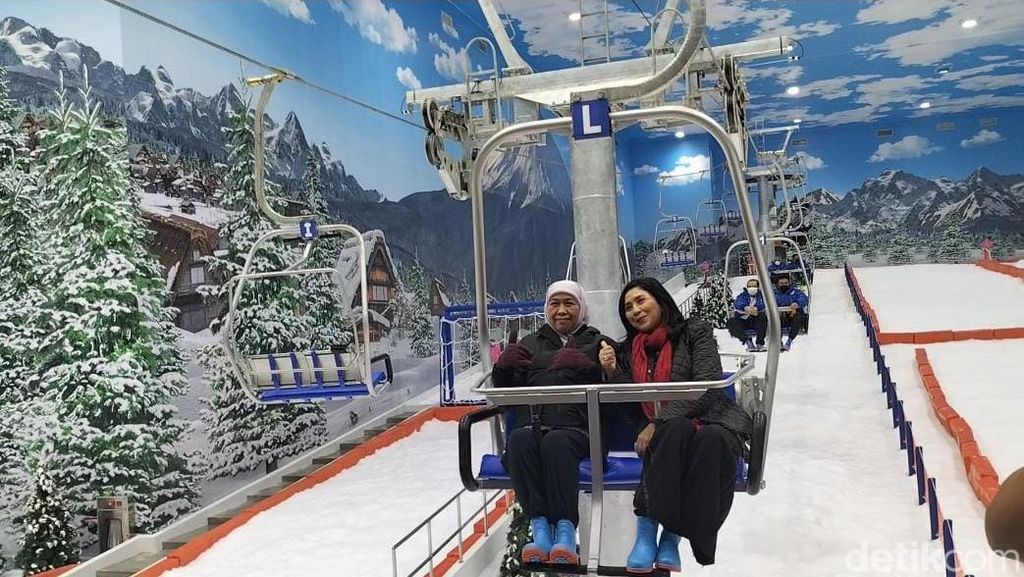CT Ajak Gubernur-Kapolda Naik Kereta Gantung di Snow World Surabaya