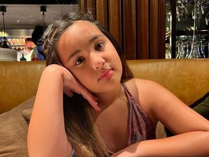 7 Foto Terbaru Mikhayla, Putri Nia & Ardi Bakrie, Curi Atensi Bergaun Panjang