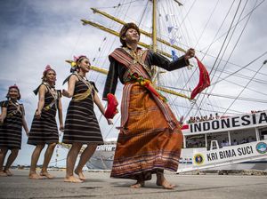 Saat KRI Bima Suci Merapat di Malaysia dan Disambut Tarian Khas Sabah