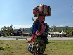 Pedagang Asongan di Mandalika Bantah Ganggu-Paksa Wisatawan