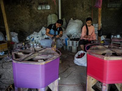 Begini Cara Benang Gelasan Diproduksi, Menggeliat ke Titik Normal
