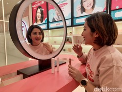 Tips dari Putri Tanjung saat Buka Female Daily Studio Trans Icon Mall Surabaya