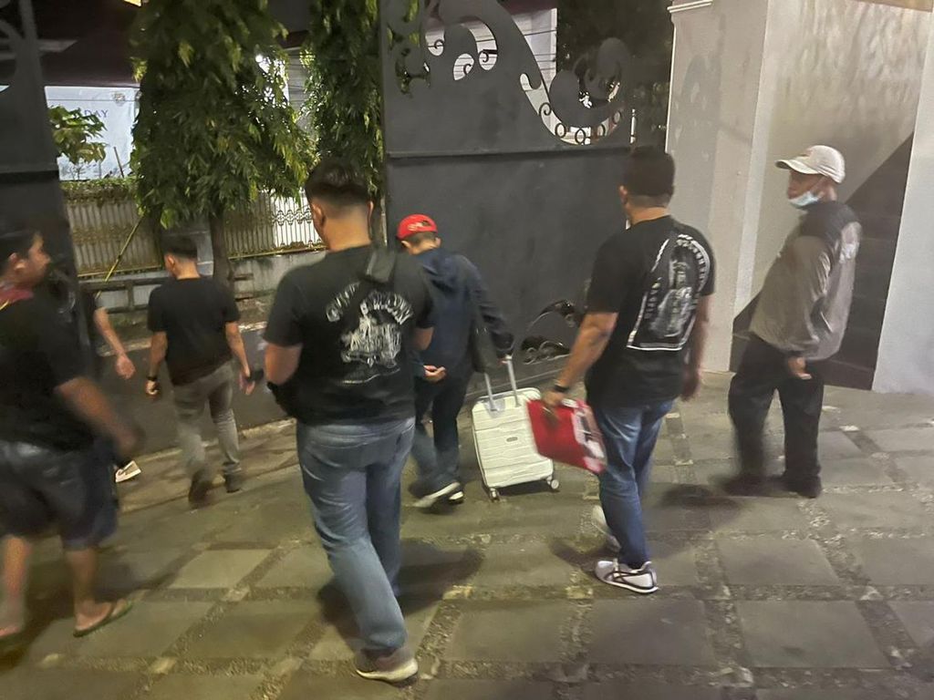 Buron Penipuan-Nyaris Jual Lahan Negara Rp 15 M di Makassar Ditangkap Buron Penipuan-Nyaris Jual Lahan Negara Rp 15 M di Makassar Ditangkap