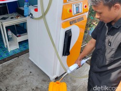 Cerita di Balik Pom Migo, Cara Unik Jualan Minyak Goreng di Bandung