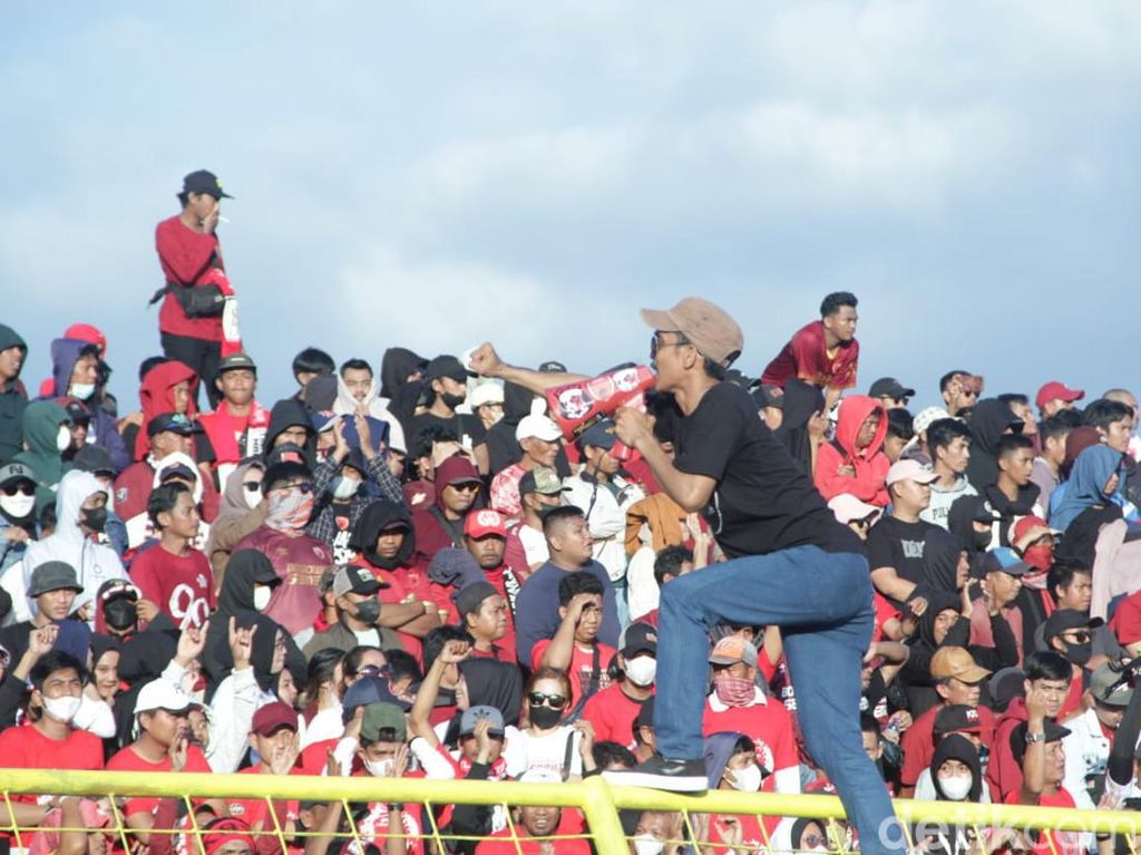 Suporter PSM Makassar Tidak Setuju Liga 1 Dilanjutkan Tanpa Penonton!
