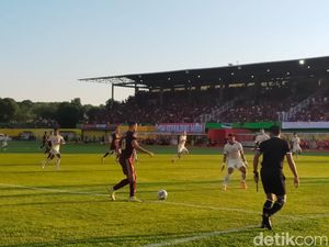 4 Peluang Gagal Cetak Gol, PSM Ditahan Imbang Persija 0-0 di Babak Pertama 4 Peluang Gagal Cetak Gol, PSM Ditahan Imbang Persija 0-0 di Babak Pertama