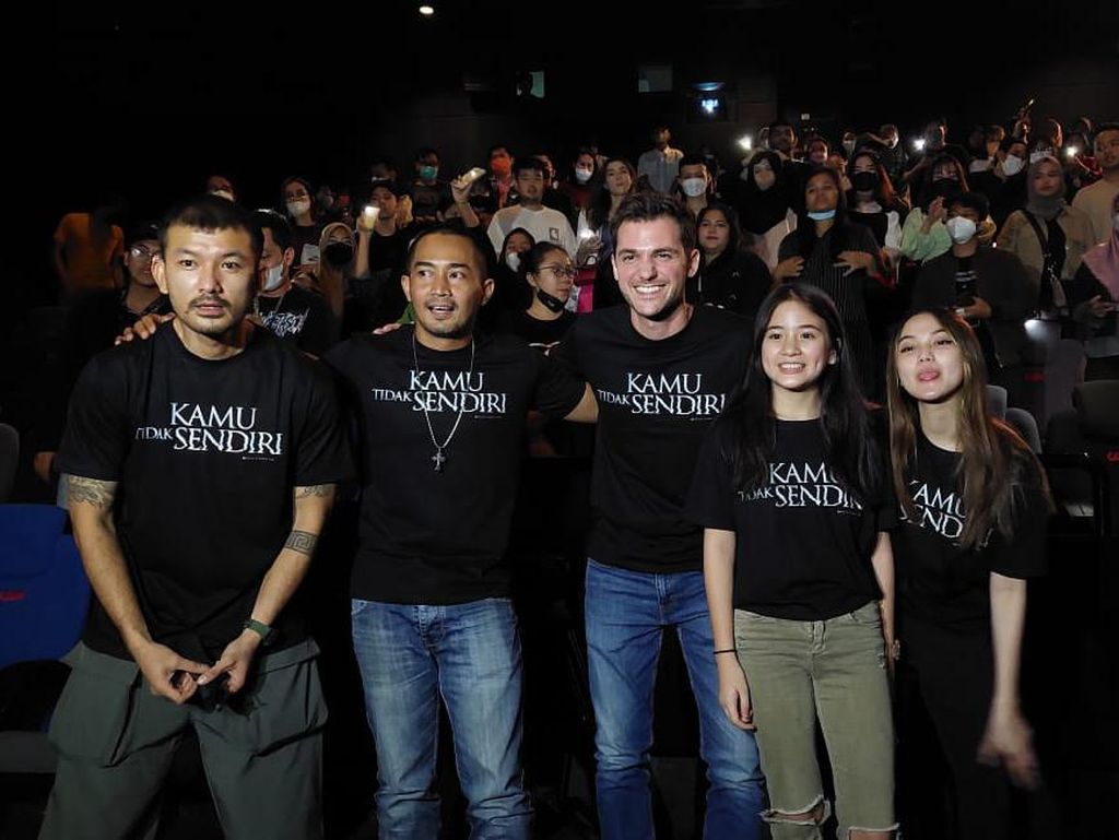 Berlatar di Lift, Film Kamu Tidak Sendiri Akan Segera Hadir di Bioskop Berlatar di Lift, Film Kamu Tidak Sendiri Akan Segera Hadir di Bioskop
