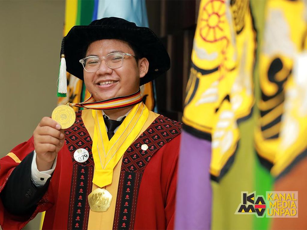 Lulus 3,5 Tahun, Rizal Jadi Wisudawan Terbaik Unpad