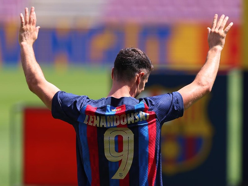 BARCELONA, SPAIN - AUGUST 05: Robert Lewandowski poses for the media as he is presented as a FC Barcelona player at Camp Nou on August 05, 2022 in Barcelona, Spain. (Photo by Eric Alonso/Getty Images)