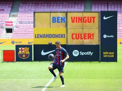 Robert Lewandowski didapatkan Barcelona dari Bayern Munich. (Foto: Getty Images/Eric Alonso)
