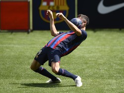 Lihat kemampuan Lewandowski dalam mengontrol bola dengan dada. (Foto: NurPhoto via Getty Images/NurPhoto)