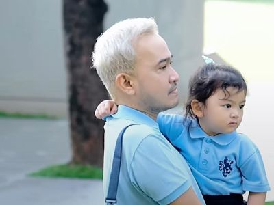 Potret 8 Artis Antar Anak Sekolah: Ruben Onsu Sampai Ayu Ting Ting