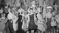 Sejarah Singkat Boneka Barbie dalam Bingkai Foto