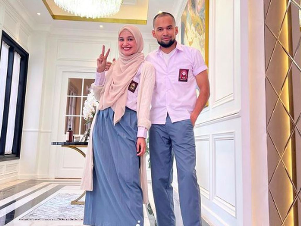 Shireen Sungkar & Teuku Wisnu Berseragam SMA, Anak Osis Ketemu Anak Rohis Shireen Sungkar & Teuku Wisnu Berseragam SMA, Anak Osis Ketemu Anak Rohis