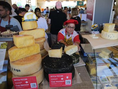 Serunya Berburu Keju di Festival Gastronomi Rusia