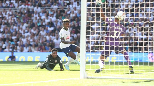 LONDON, ENGLAND - AUGUST 06: Tottenham Hotspur's Ryan Sessegnon scores his side's first goal during the Premier League match between Tottenham Hotspur and Southampton FC at Tottenham Hotspur Stadium on August 6, 2022 in London, United Kingdom. (Photo by Rob Newell - CameraSport via Getty Images)