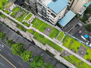 Keren Banget, Atap Gedung Ini Disulap jadi Taman