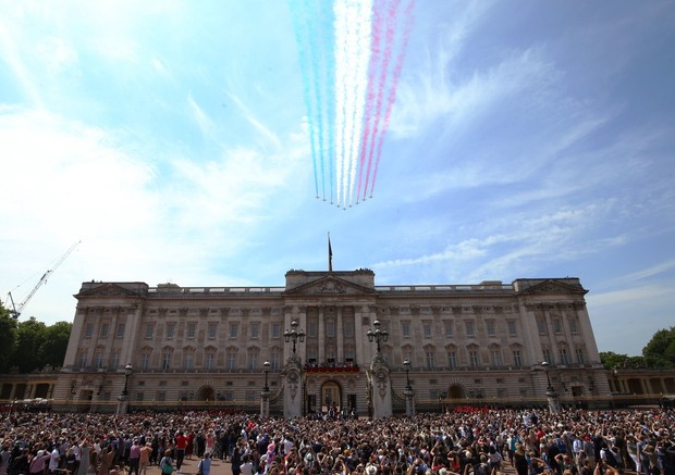 Balcony Greeting/ foto: twitter.com/ @RoyalFamily
