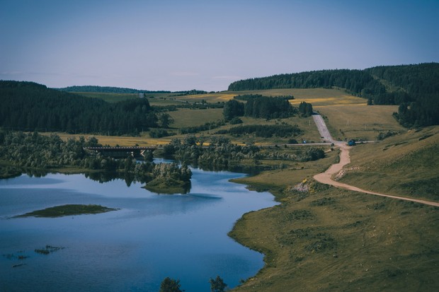 danau buatan alias waduk