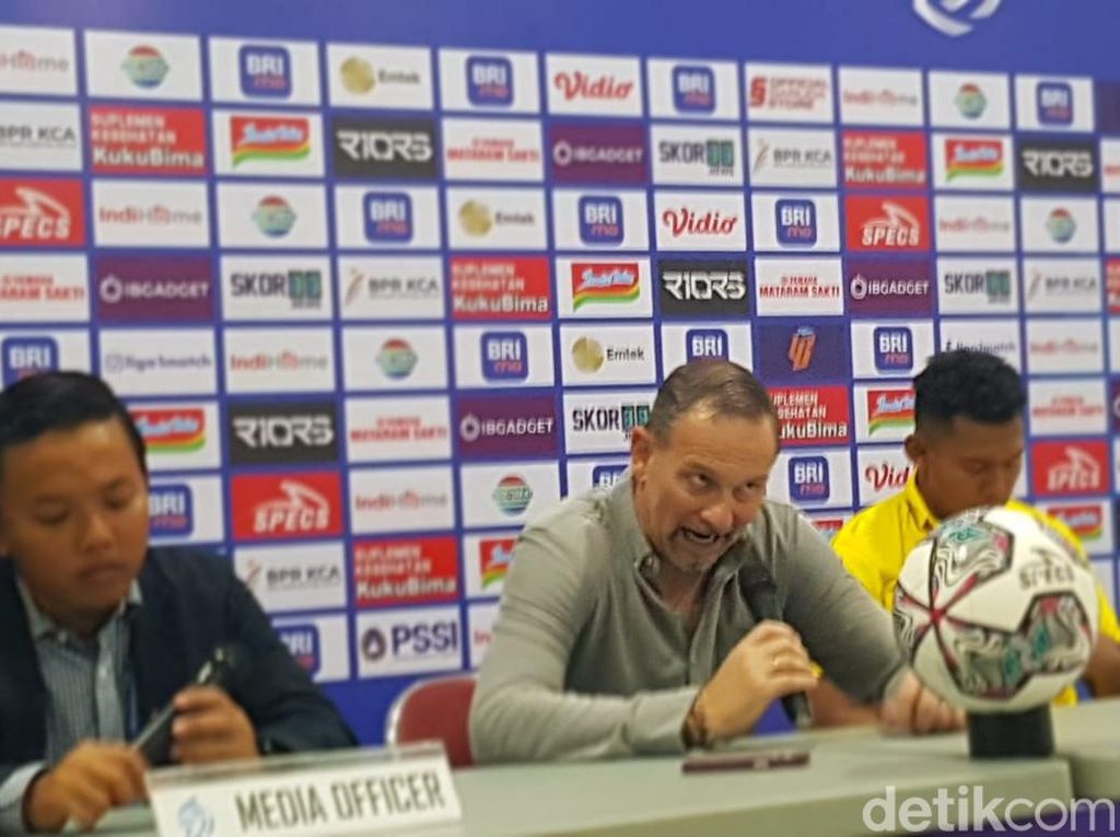Barito Putera 2 Kali Diganjar Penalti, Dejan Antonic Murka Barito Putera 2 Kali Diganjar Penalti, Dejan Antonic Murka