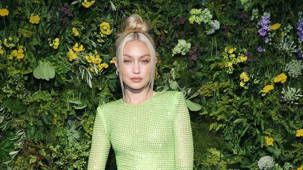 LONDON, ENGLAND - JULY 20: Gigi Hadid attends the British Vogue X Self-Portrait Summer Party at Chiltern Firehouse on July 20, 2022 in London, England. (Photo by David M. Benett/Dave Benett/Getty Images)