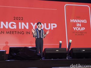 Hwang In Youp Ketagihan Makan Es Kelapa Muda dan Bakwan Jagung