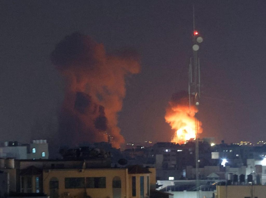 Detik-detik Roket Israel Hantam Gaza, 24 Warga Palestina Tewas Detik-detik Roket Israel Hantam Gaza, 24 Warga Palestina Tewas