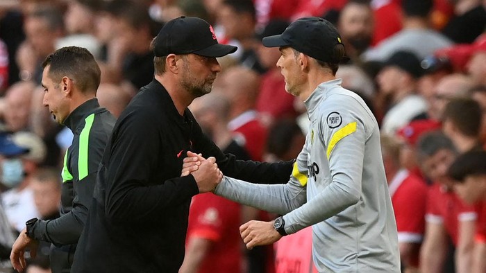 Liverpools German manager Jurgen Klopp (L) shakes hands with Chelseas German head coach Thomas Tuchel (R) during the English FA Cup final football match between Chelsea and Liverpool, at Wembley stadium, in London, on May 14, 2022. - - NOT FOR MARKETING OR ADVERTISING USE / RESTRICTED TO EDITORIAL USE (Photo by Glyn KIRK / AFP) / NOT FOR MARKETING OR ADVERTISING USE / RESTRICTED TO EDITORIAL USE (Photo by GLYN KIRK/AFP via Getty Images)