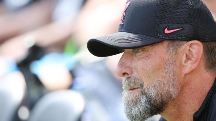 LONDON, ENGLAND - AUGUST 06: Jurgen Klopp the head coach / manager of Liverpool during the Premier League match between Fulham FC and Liverpool FC at Craven Cottage on August 6, 2022 in London, United Kingdom. (Photo by Matthew Ashton - AMA/Getty Images)