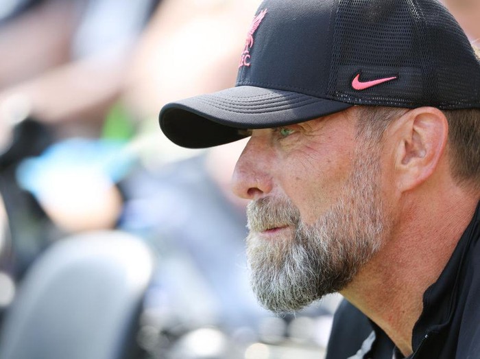 LONDON, ENGLAND - AUGUST 06: Jurgen Klopp the head coach / manager of Liverpool during the Premier League match between Fulham FC and Liverpool FC at Craven Cottage on August 6, 2022 in London, United Kingdom. (Photo by Matthew Ashton - AMA/Getty Images)
