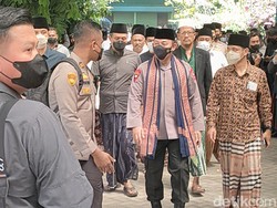 Datang ke Ponpes Kediri, Kapolri Didoakan Kiai Soal Polri yang Tengah Diuji